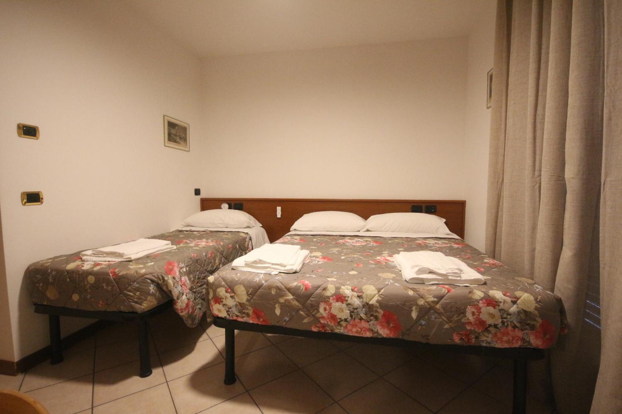 B&B Casa Wanda Since 1999 Riva del Garda Værelse billede